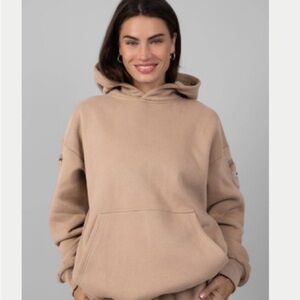 Comfrt Travel Essentials Hoodie – Latte – XS – Never Worn